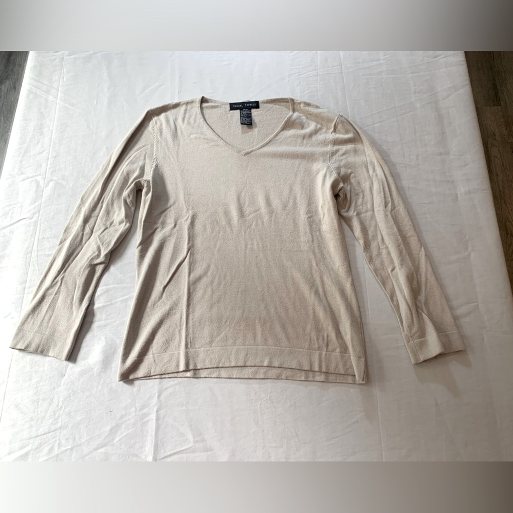 M soft stretchy sweater